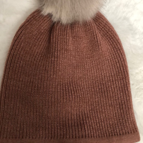 NWT Aritzia Main Character Pom Pom beanie - Picture 4 of 5